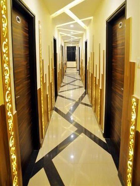 Townhouse 1182 Hotel Tirupati Galaxy カーンプル エクステリア 写真