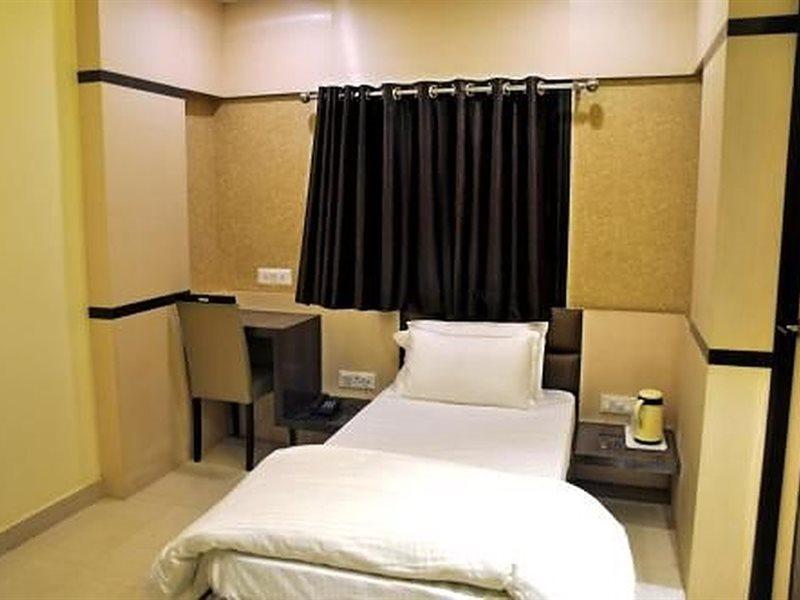 Townhouse 1182 Hotel Tirupati Galaxy カーンプル エクステリア 写真