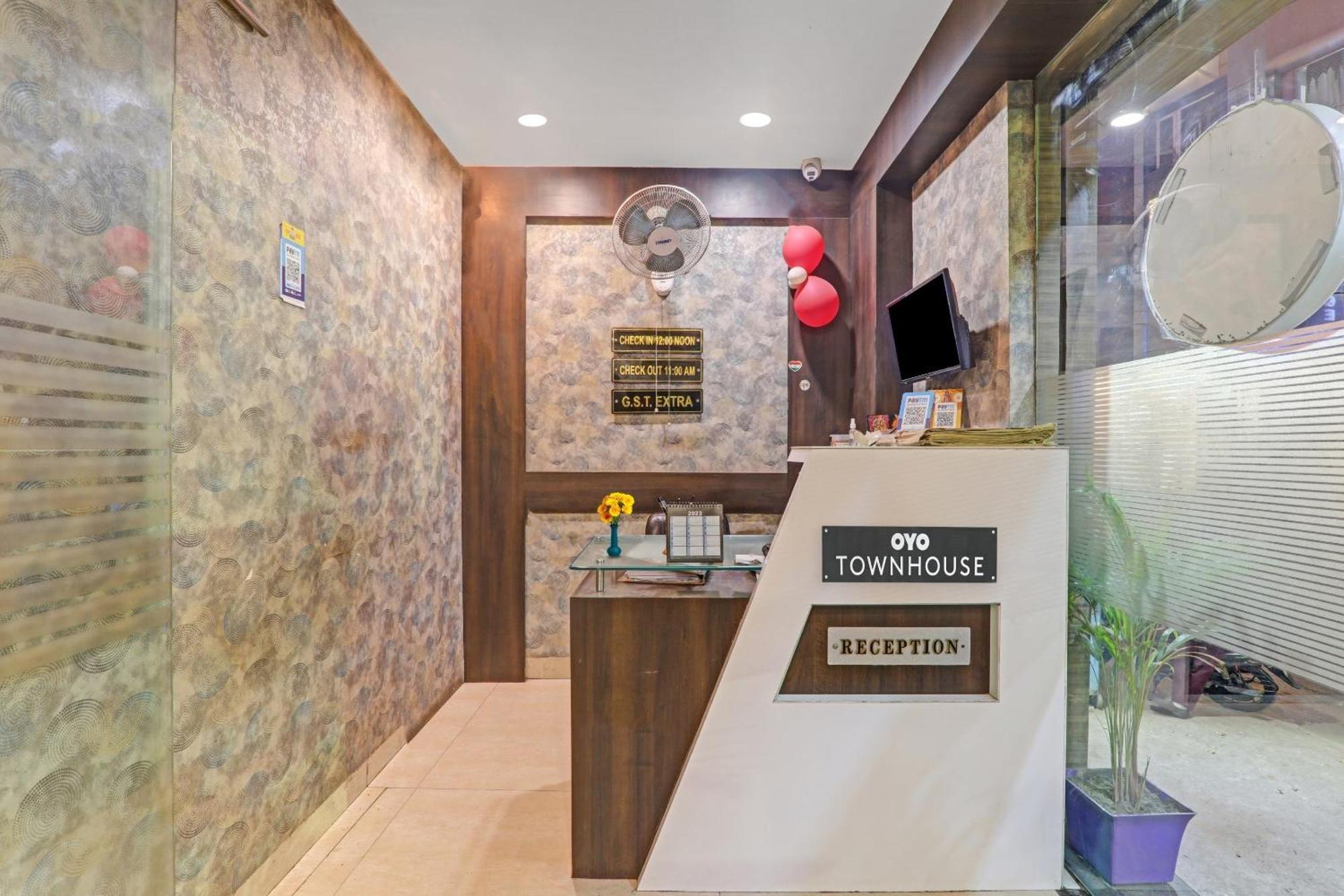 Townhouse 1182 Hotel Tirupati Galaxy カーンプル エクステリア 写真