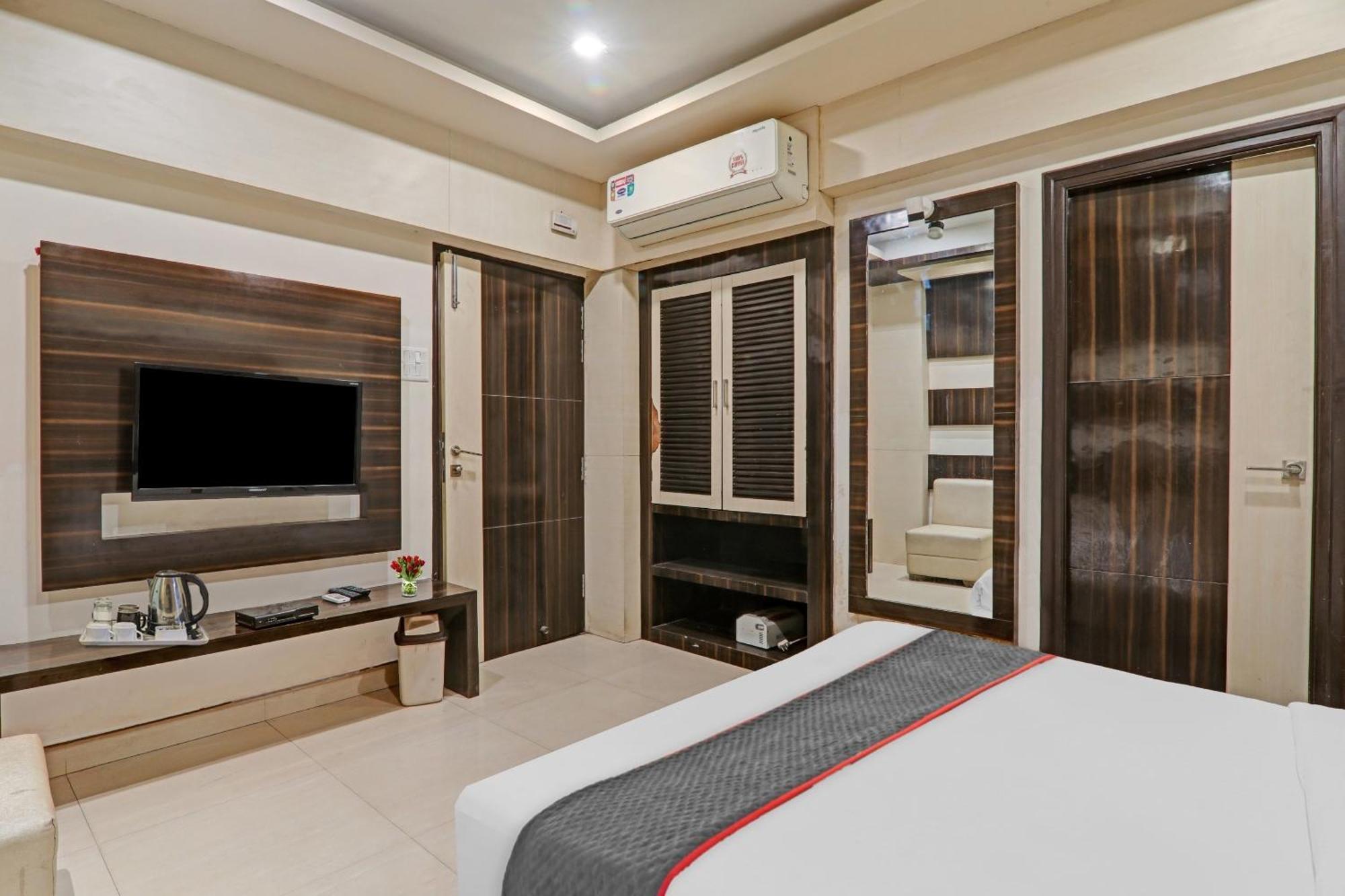 Townhouse 1182 Hotel Tirupati Galaxy カーンプル エクステリア 写真