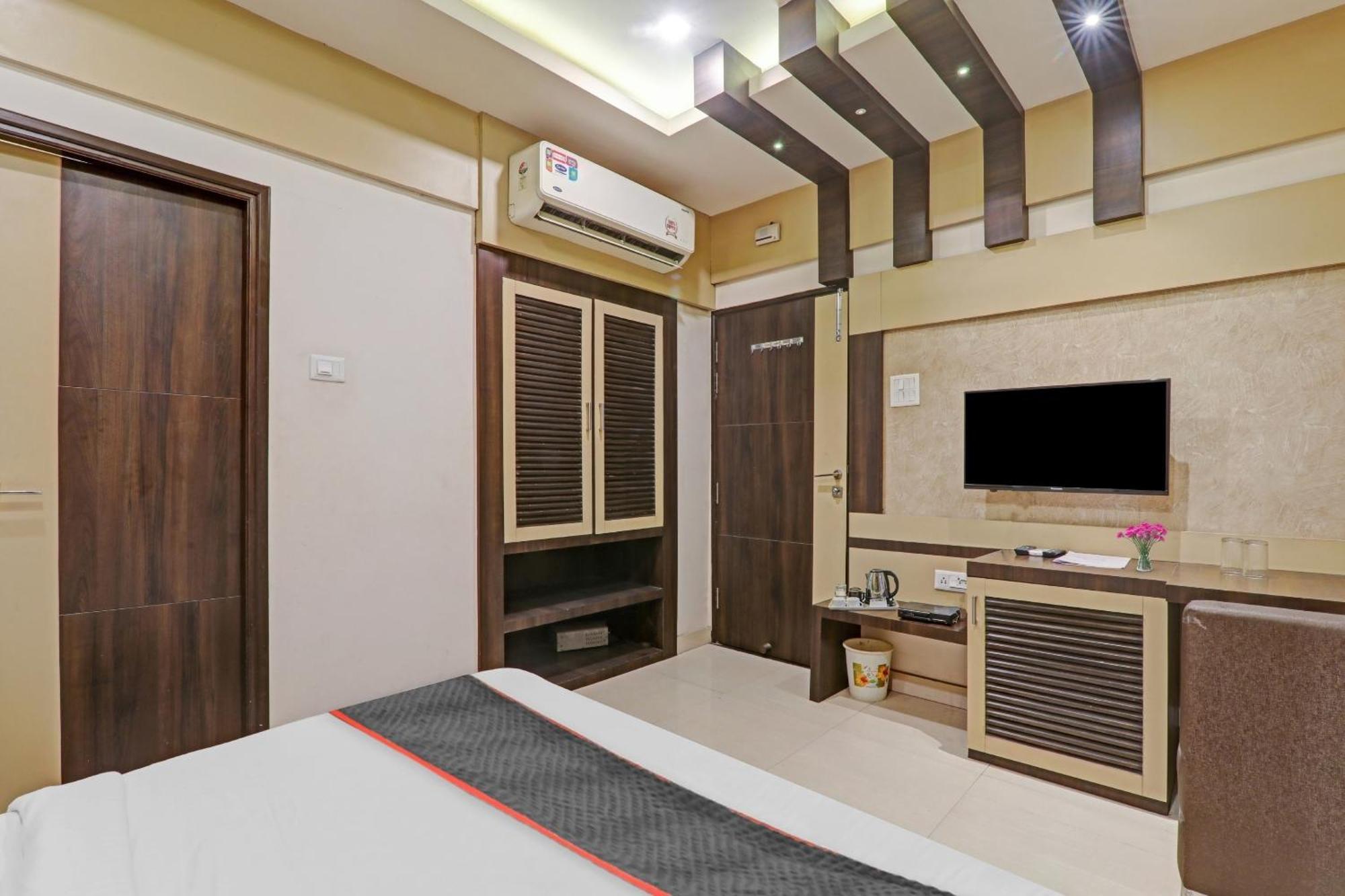 Townhouse 1182 Hotel Tirupati Galaxy カーンプル エクステリア 写真