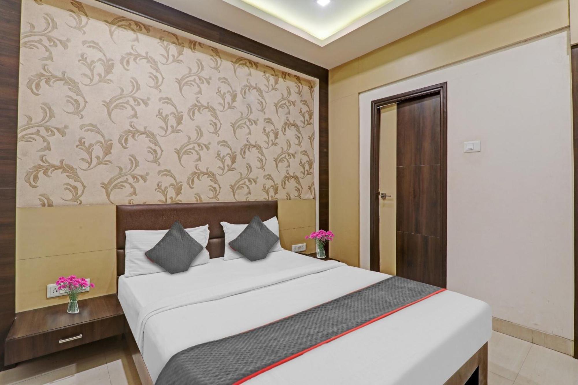 Townhouse 1182 Hotel Tirupati Galaxy カーンプル エクステリア 写真
