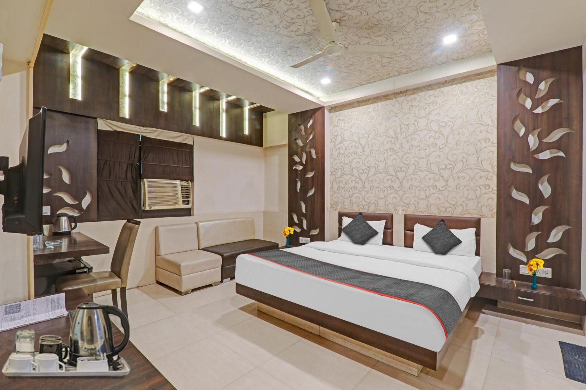 Townhouse 1182 Hotel Tirupati Galaxy カーンプル エクステリア 写真