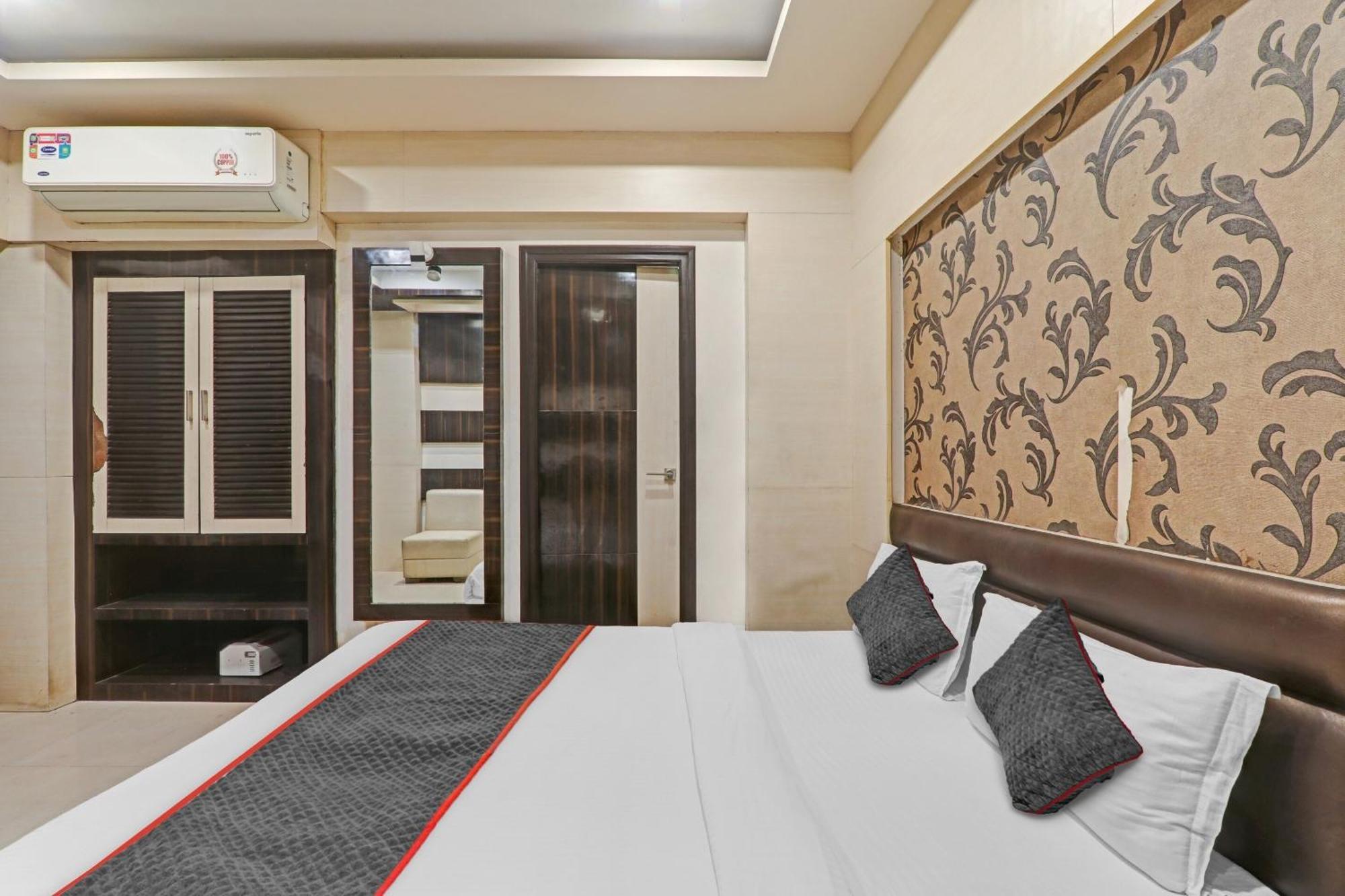 Townhouse 1182 Hotel Tirupati Galaxy カーンプル エクステリア 写真